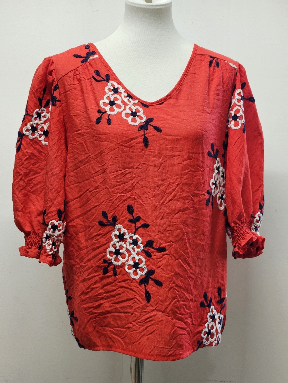 Kindred Anthropologie V-Neck Top Embroidered Floral Blouse Womens Size L Red